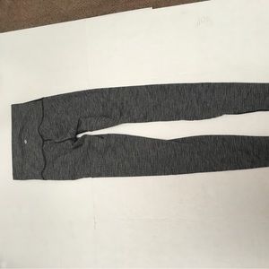 Lululemon leggings size 4… great shape….